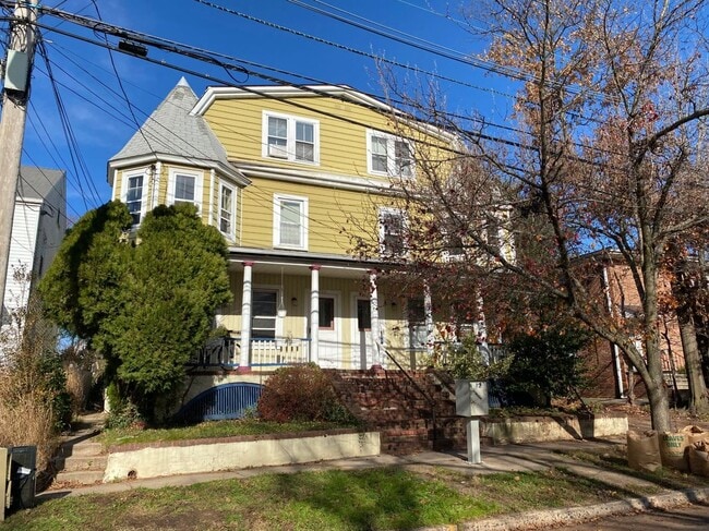 Building Photo - 237 Montgomery St Rental