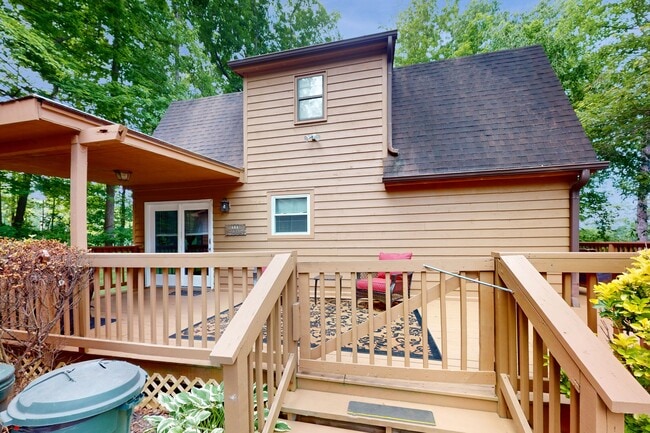 247 Lakeview Ln
