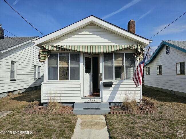 Building Photo - 1820 Pine Terrace Rental