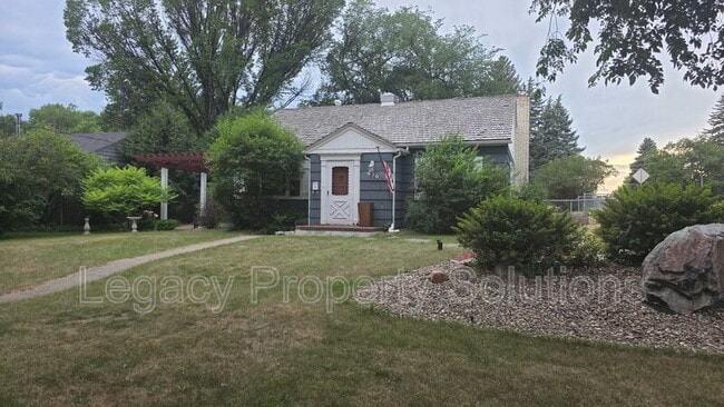 Building Photo - 926 N Mandan St Rental