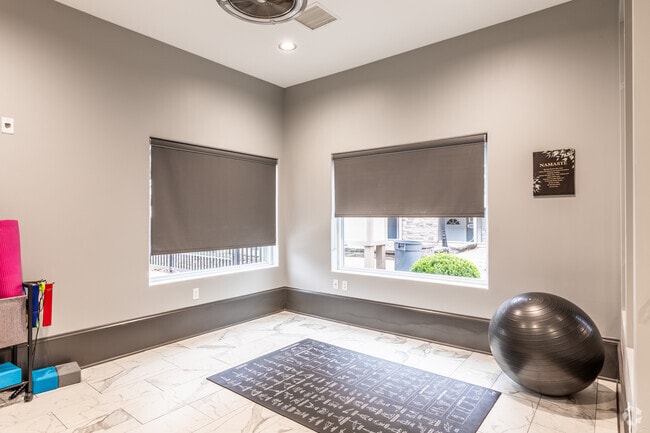 Gimnasio / Estudio de yoga - Overland Station