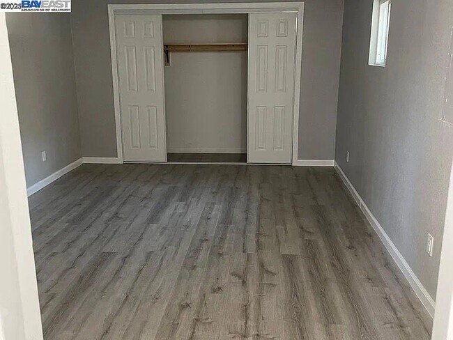 Photo - 1285 Russell Way