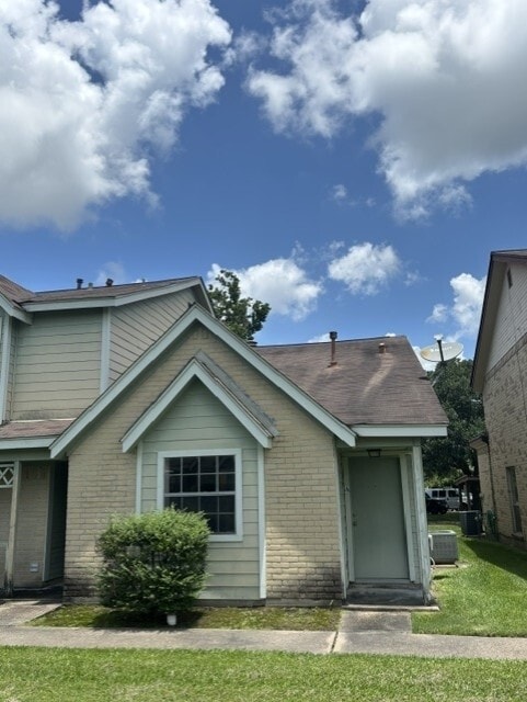 Building Photo - 1903 Country Village Blvd Unit 26A