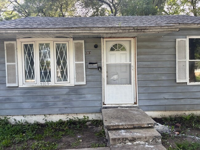 Building Photo - 2109 S Martin Luther King Jr Dr