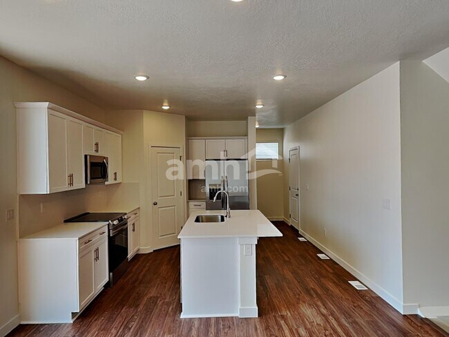 3548 E Caitlyn St