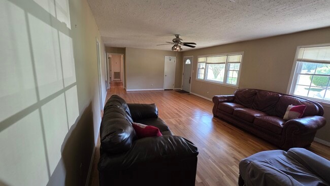 Photo - 5004 Holmes Ave NW