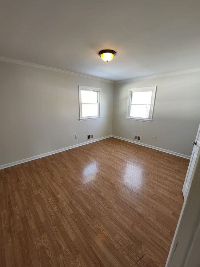 Photo - 744 Cable Ave