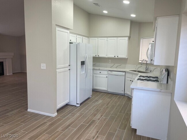 Photo - 320 Dockside Ct