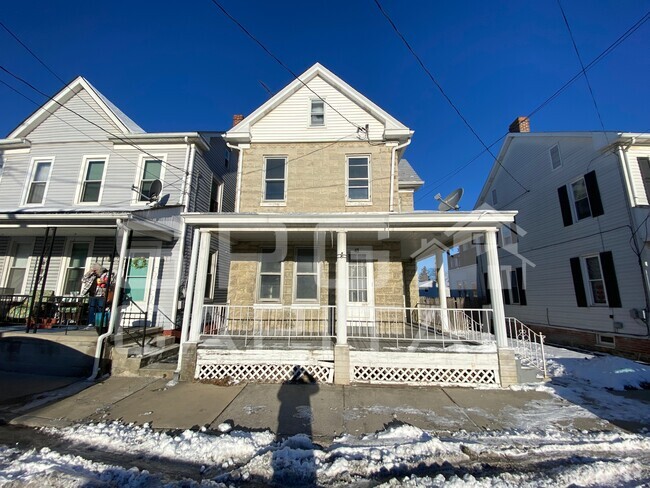 Building Photo - 41 W Middle St Rental