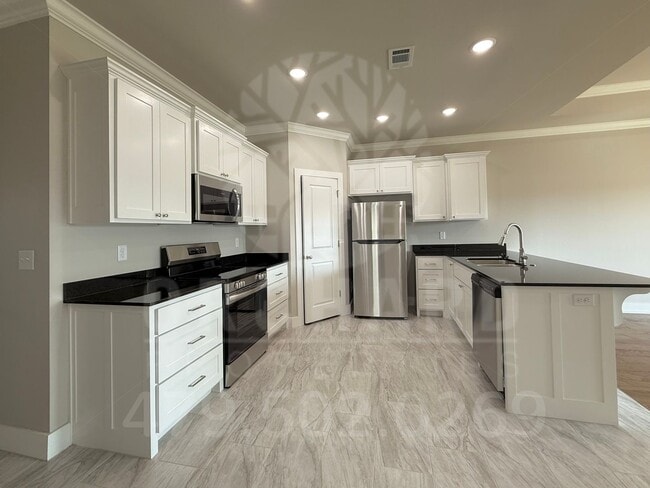 Building Photo - 2007 E Brookview Dr Unit A