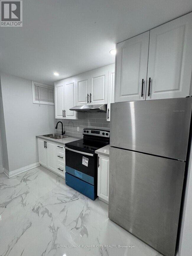 Photo - 414 Perth Ave