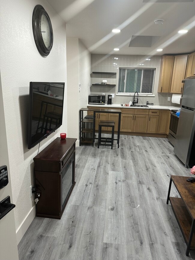 Building Photo - 2893 S White Rd