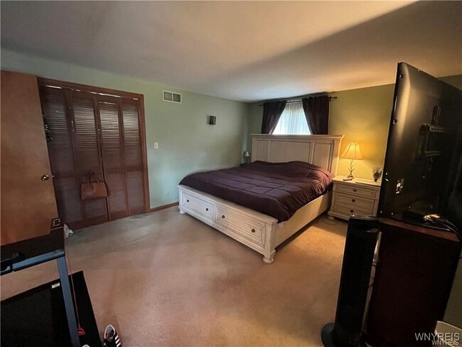 Photo - 3279 Clinton St