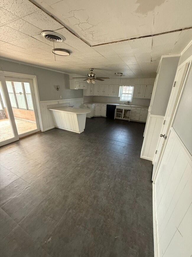 2002 N Mirror St