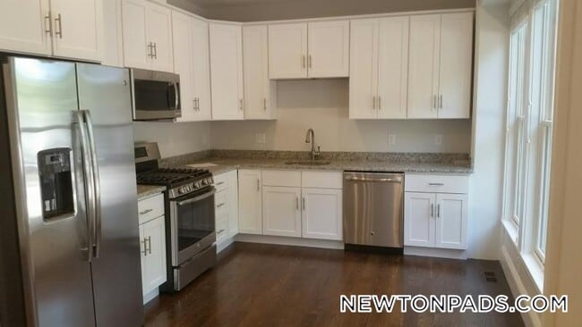 Building Photo - 2044 Beacon St Rental