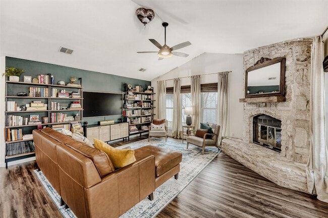 Photo - 916 Great Britain Blvd