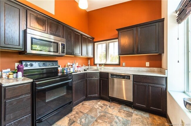 Photo - 10 Summit St