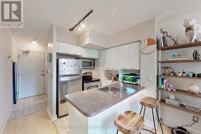 Photo - 255 Richmond St E Unit 124