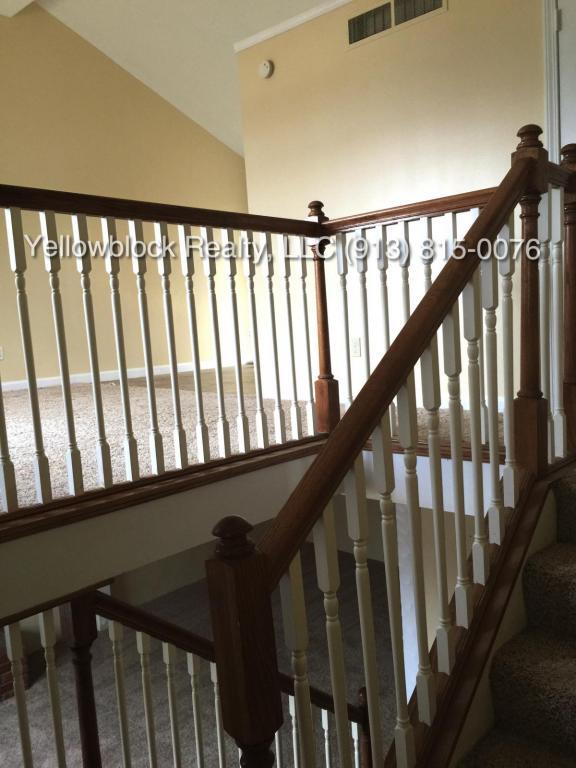 Photo - 9229 Main St