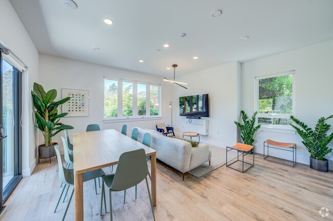 Common Area Lounge 2nd Floor - Bosco