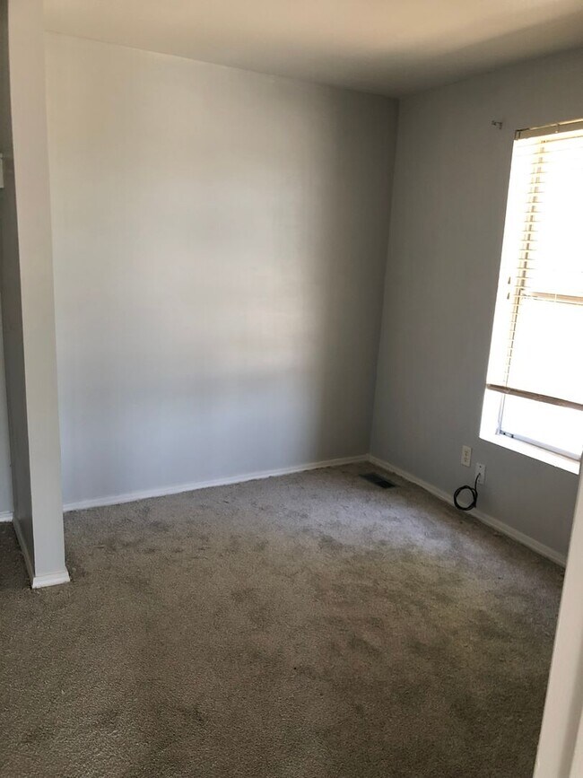 36 W Main St Unit 36 W Main Upper