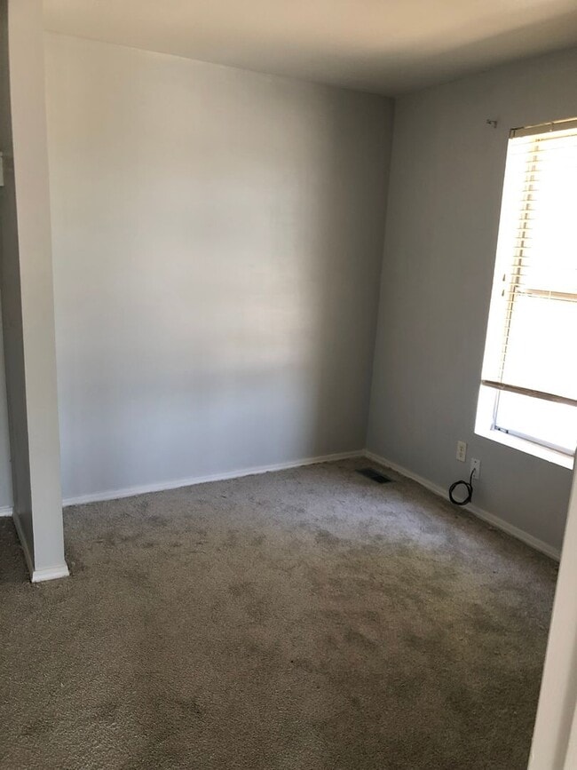 Photo - MM-36 W Main Unit 36 W Main Upper