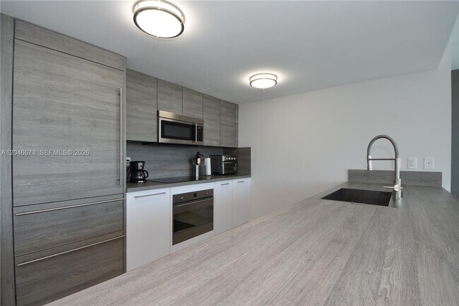 400 Sunny Isles Blvd