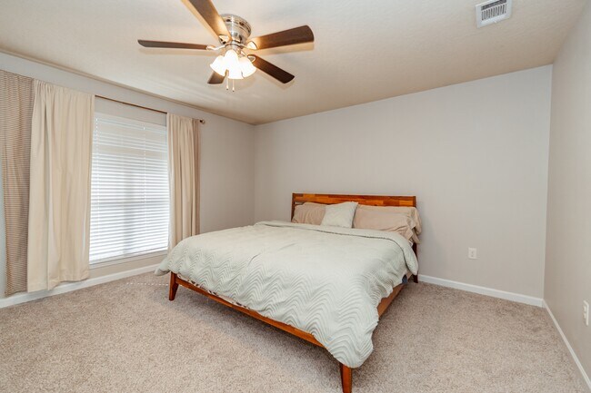 5280 Moore Loop