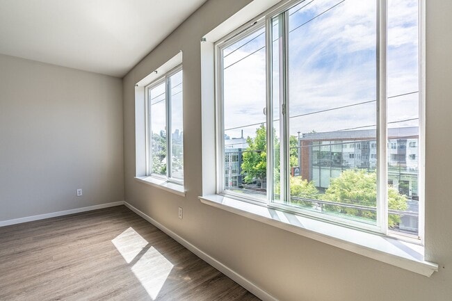 Photo - 1800 Eastlake Apts (Scenic)