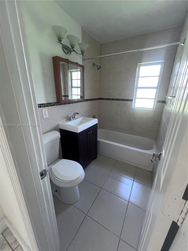 Photo - 1385 NE 129th St