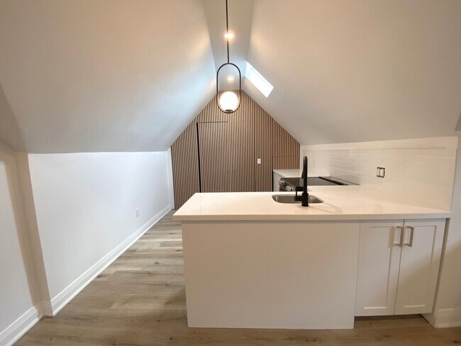 Photo - 210 Burlington St E Unit 2