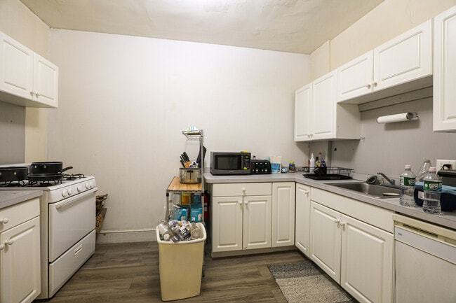 Building Photo - 54 Egmont St Unit 2