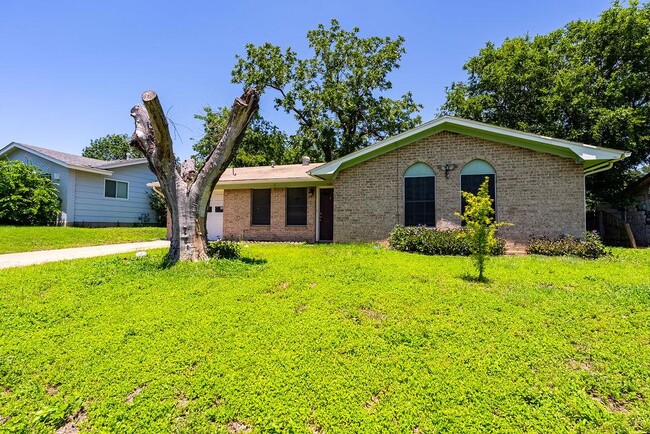 Photo - 310 E Grady Dr