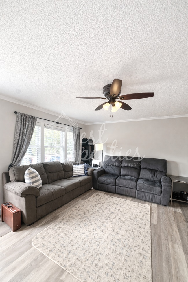 Photo - 1458 Ilex St