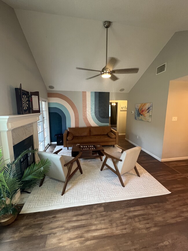 Photo - 807 Kavanagh Dr