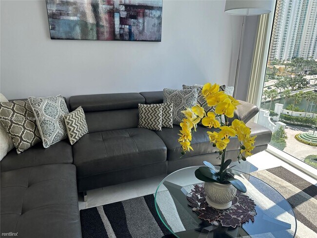 Photo - 3 br, 2 bath Condo - 150 Sunny Isles Blvd ... Unit 1-1105