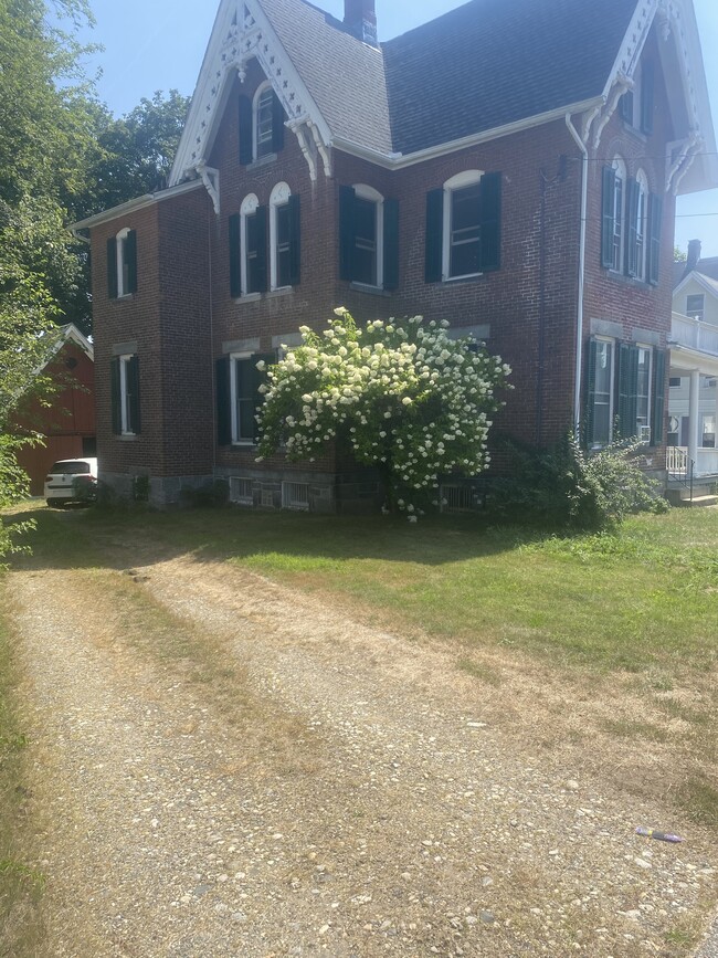 Building Photo - 52 Franklin St Rental