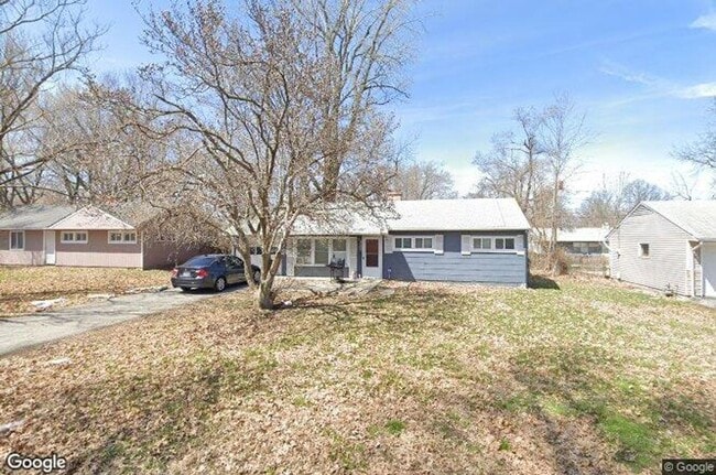 Building Photo - 4 bedroom 1 bathroom Rental