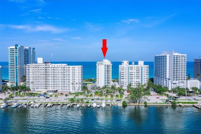 Building Photo - 5001 Collins Ave Unit 4E