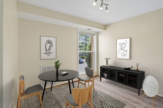 Photo - 11925 Parklawn Dr Unidad 203