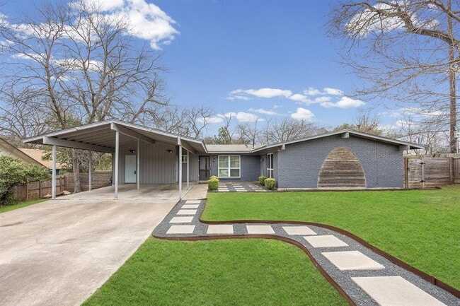 Photo - 11301 Oakwood Dr