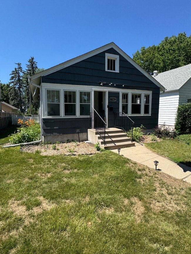 Building Photo - Gorgeous Single Family Home In Bryn Mawr - Available 8/15!