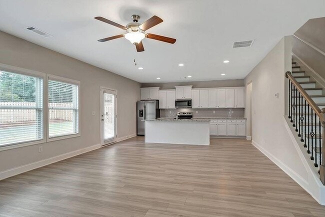 Photo - 156 Chase Landing Dr