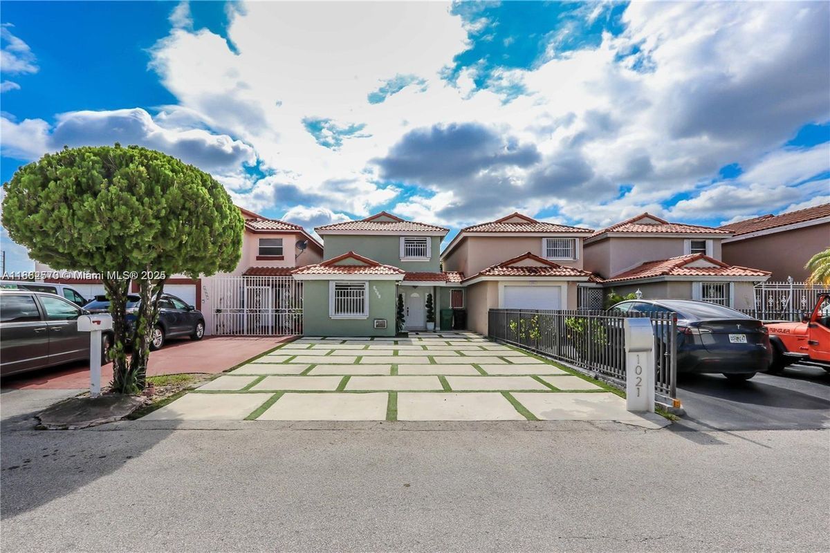 Photo - 1021 SW 104th Ct Townhome