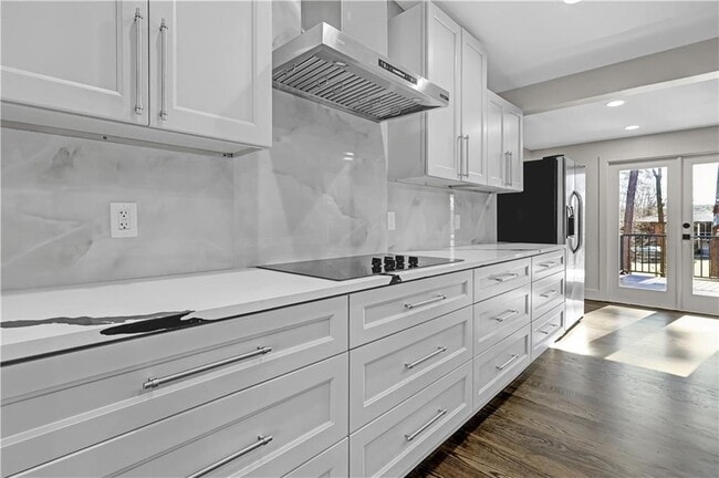 Photo - 1887 Shalimar Dr NE