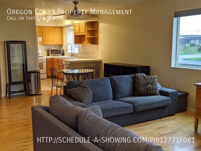 Photo - 912 SW Bay View Ln