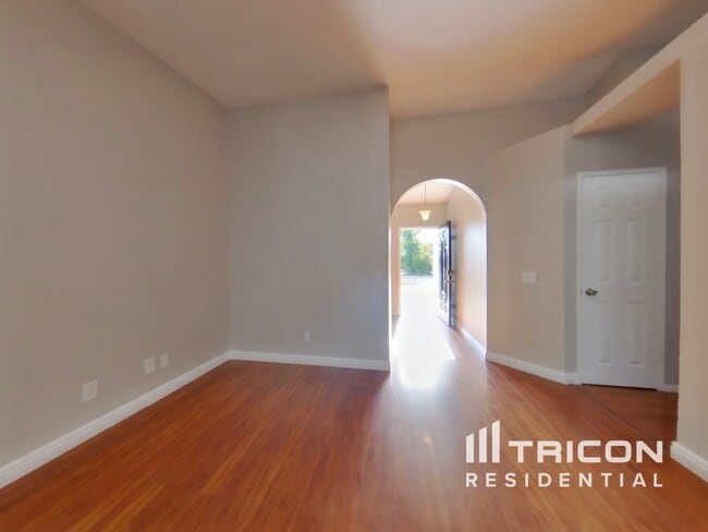 Photo - 32899 Winnepeg Pl