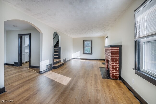 Photo - 849 Glenn St