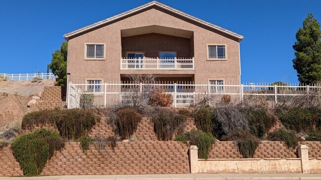 Photo - 695 Crystal Dr