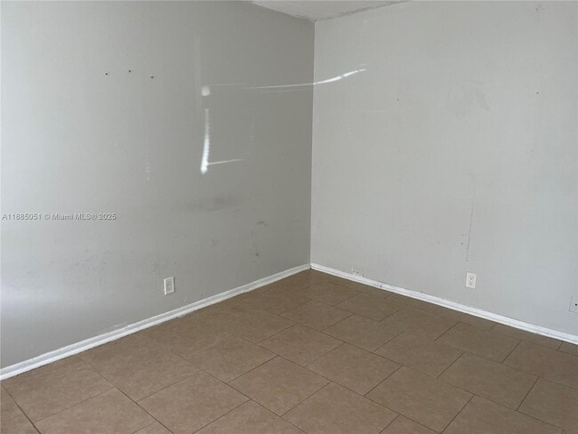 Photo - 801 N H St Unit 6